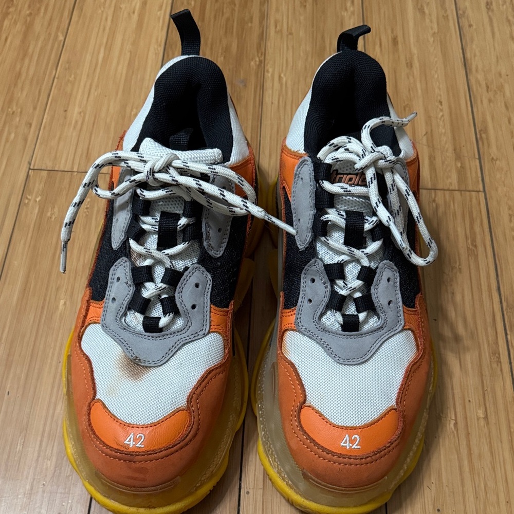 Stylish Sneakers in Orange and Black